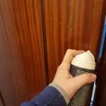 La puerta chirría, se tarda 2 minutos en arreglarla: si haces esto, se solucionará el problema.