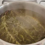 Boil 5 branches of rosemary, you will get rid of an annoying problem